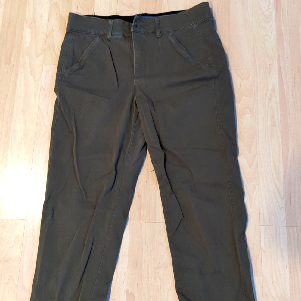Olive green Democracy Capri size 10
